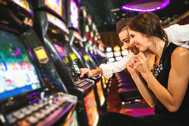 asik qq mobile app interface showing live casino tables and sportsbook menu