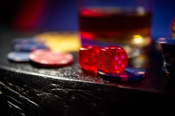 asik qq app showing live blackjack table with dealer and player interface